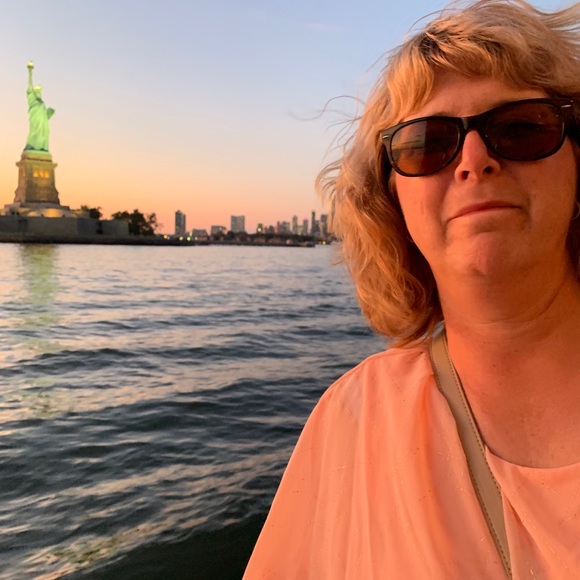 Meet your Posher, Elizabeth - Picture 2 of 2